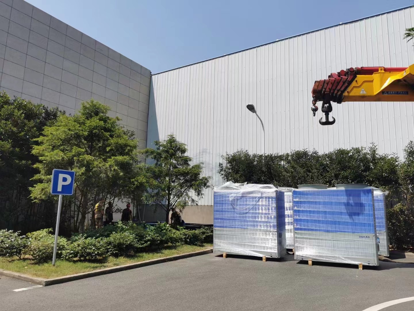 上海永茂泰汽车零部件车间采购盾安风冷模块机及射流柜机
